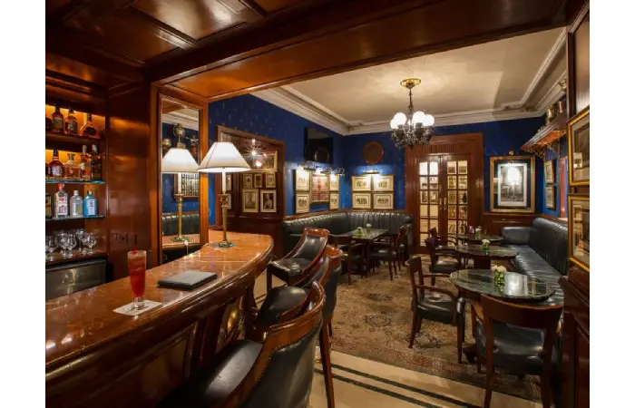 Why A Hotel With Bar Should Be Your First Choice?