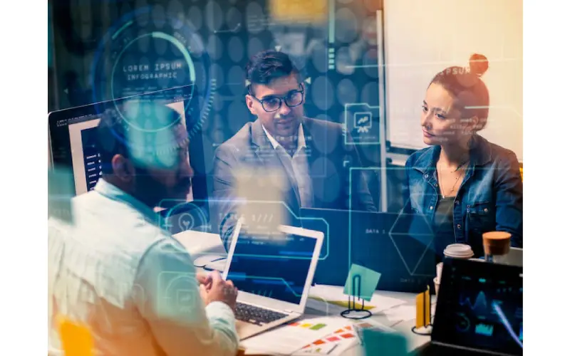 What Makes HR Software Solutions in UAE Essential for SMEs?